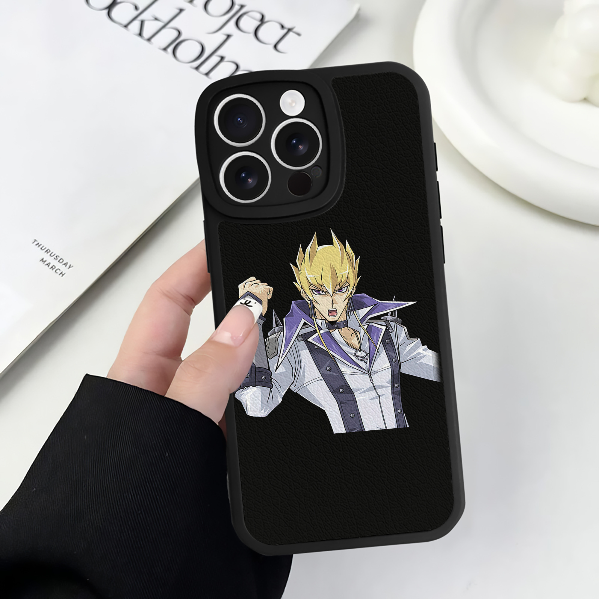 遊☆戯☆王 Yu-Gi-Oh! 【iPhone 16シリーズ対応】シリコンスマホケース（レザー調） 材質：シリコン